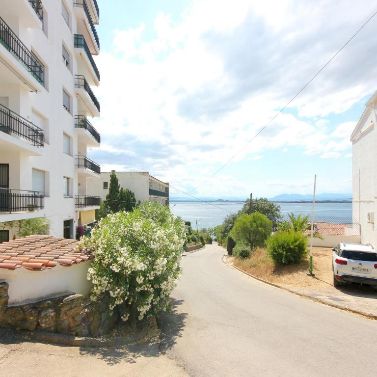 Apartment in Rosas near Platja dels Palangrers - Two-Bedroom Apartment - 6