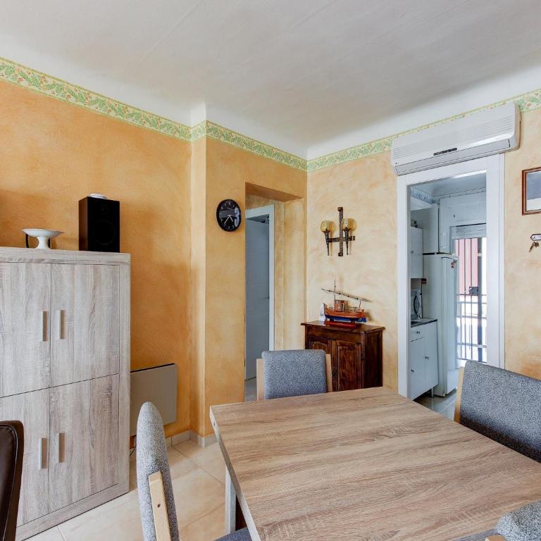 Apartment in Rosas near Platja dels Palangrers - Two-Bedroom Apartment - 11