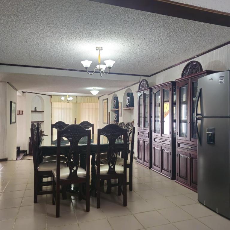 Casa en zona residencial - Casa de 4 dormitorios - 17