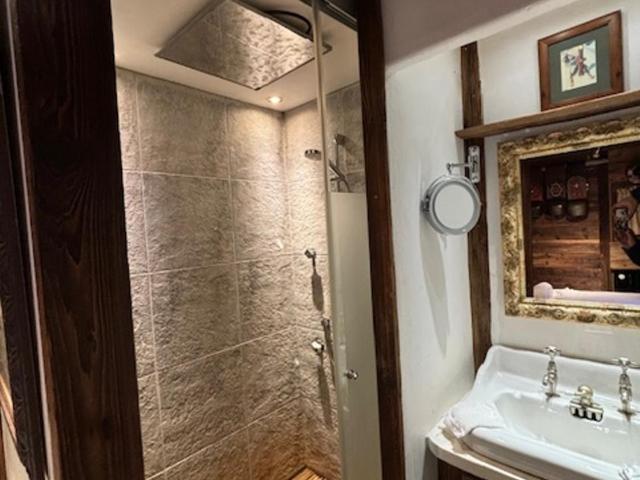 Hôtel Les Chalets de Philippe avec Jacuzzis Privatifs - Chambre Double sans Bain à Remous - 3