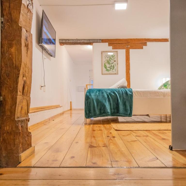 Acogedor loft duplex en Malasaña - One-Bedroom Apartment - 30