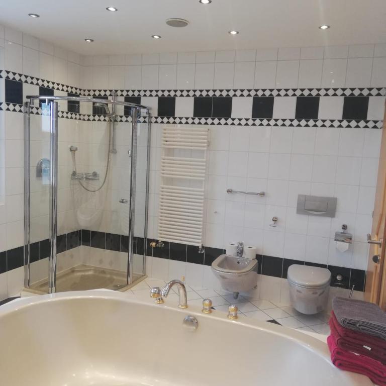 Schernhof Hoamatzeit - Tiroler Bauernhof - Two-Bedroom Apartment with Balcony - 5