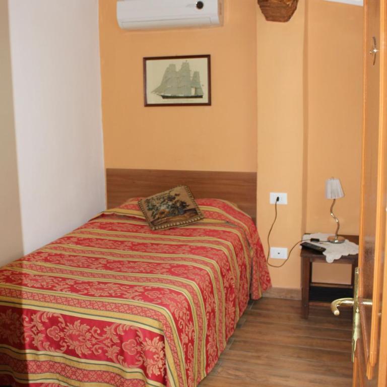 Hotel San Lorenzo - Single Room with Shared Bathroom - 3