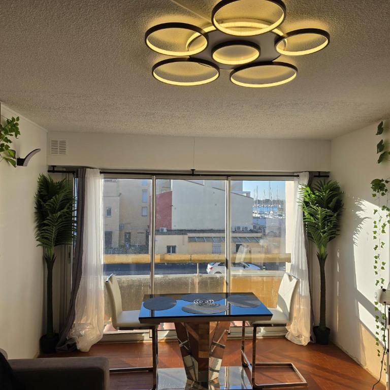 Appartement en plein centre, Vue port et clim - Appartement - Vue sur Mer - 7