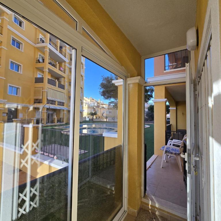 Sunny ground floor apartment with a large terrace and direct access to the pool - Apartamento de 2 dormitorios - 33