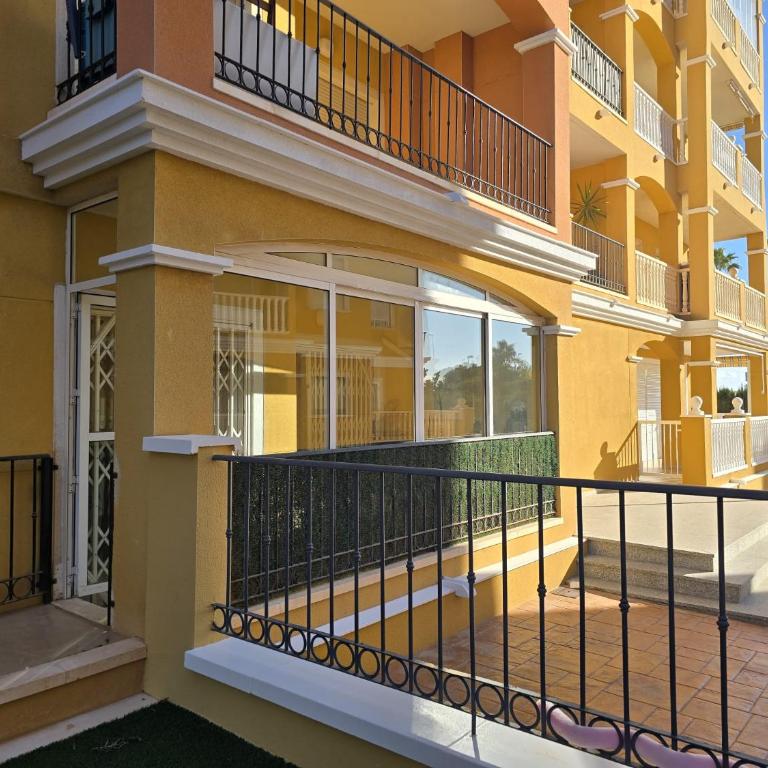 Sunny ground floor apartment with a large terrace and direct access to the pool - Apartamento de 2 dormitorios - 31
