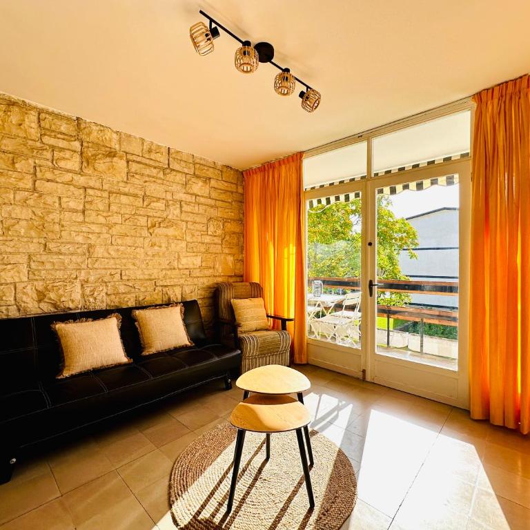 Home Menorca Salou - Three-Bedroom Apartment with Balcony - 5