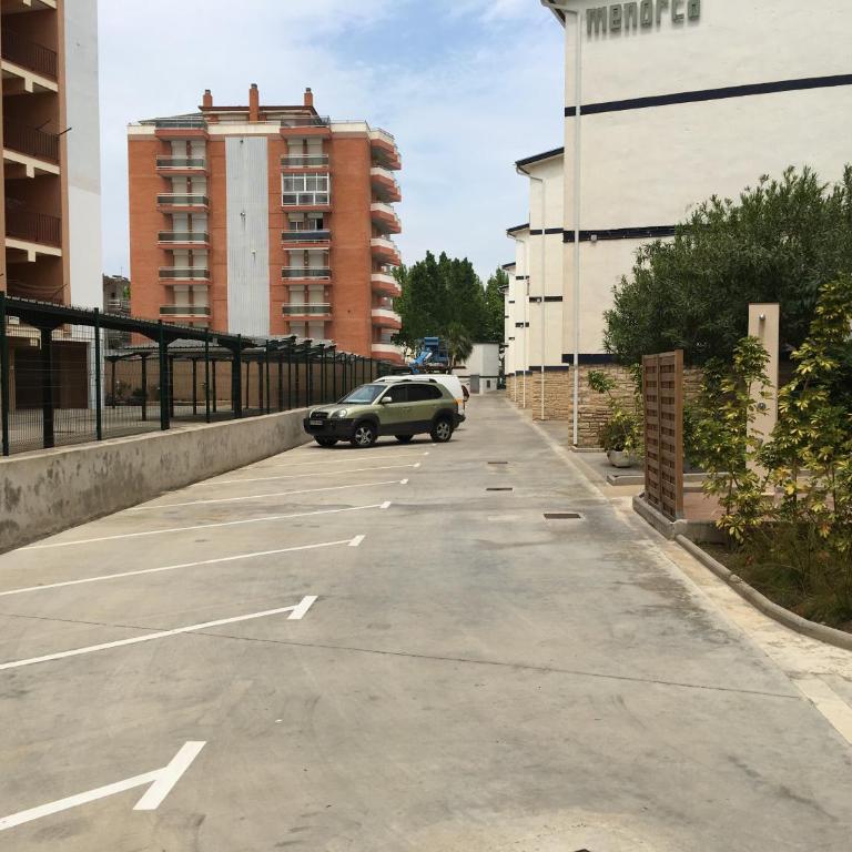 Home Menorca Salou - Three-Bedroom Apartment with Balcony - 19