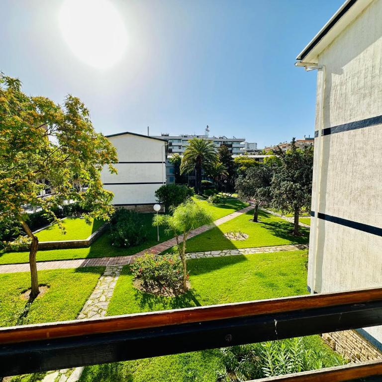 Home Menorca Salou - Three-Bedroom Apartment with Balcony - 3