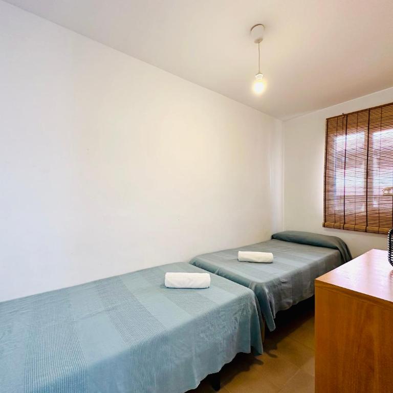 Home Menorca Salou - Three-Bedroom Apartment with Balcony - 8