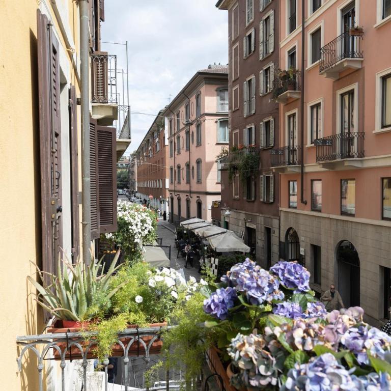 Suite Brera - Queen Room with Balcony - 12