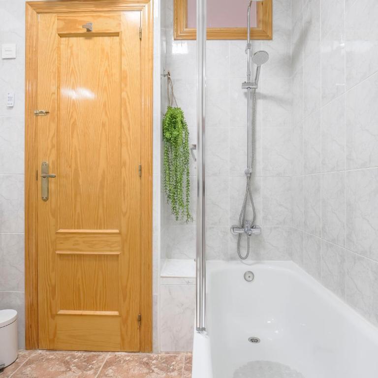 Apartment by the sea Casa Alba los Locos - Three-Bedroom Apartment - 11
