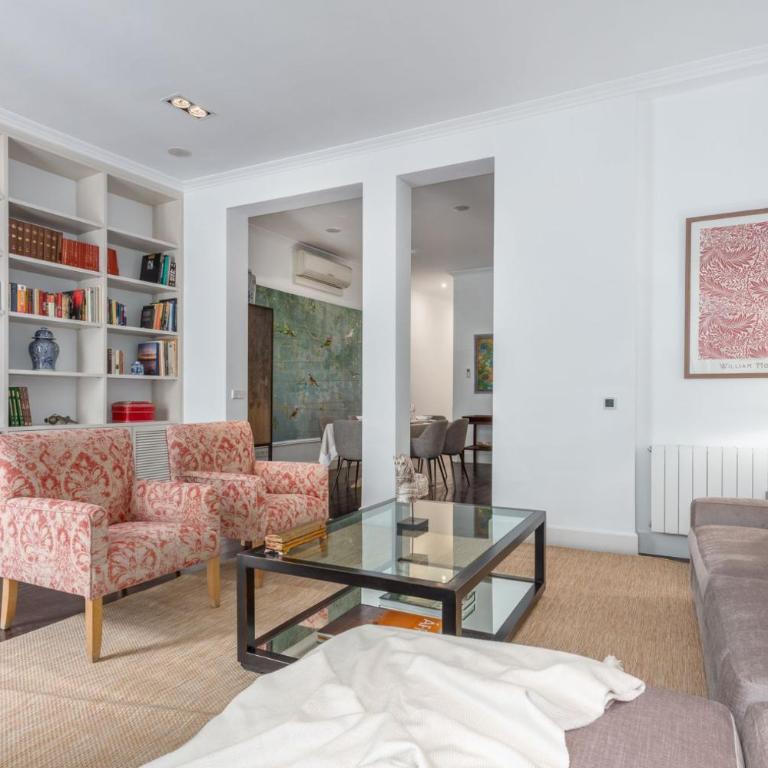Elegant Spacious Apartment for 4 High Ceilings Natural Light Madrid - Two-Bedroom Apartment - 1