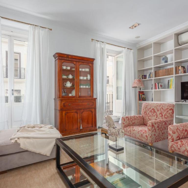 Elegant Spacious Apartment for 4 High Ceilings Natural Light Madrid - Two-Bedroom Apartment - 2