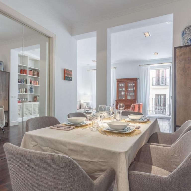Elegant Spacious Apartment for 4 High Ceilings Natural Light Madrid - Two-Bedroom Apartment - 5