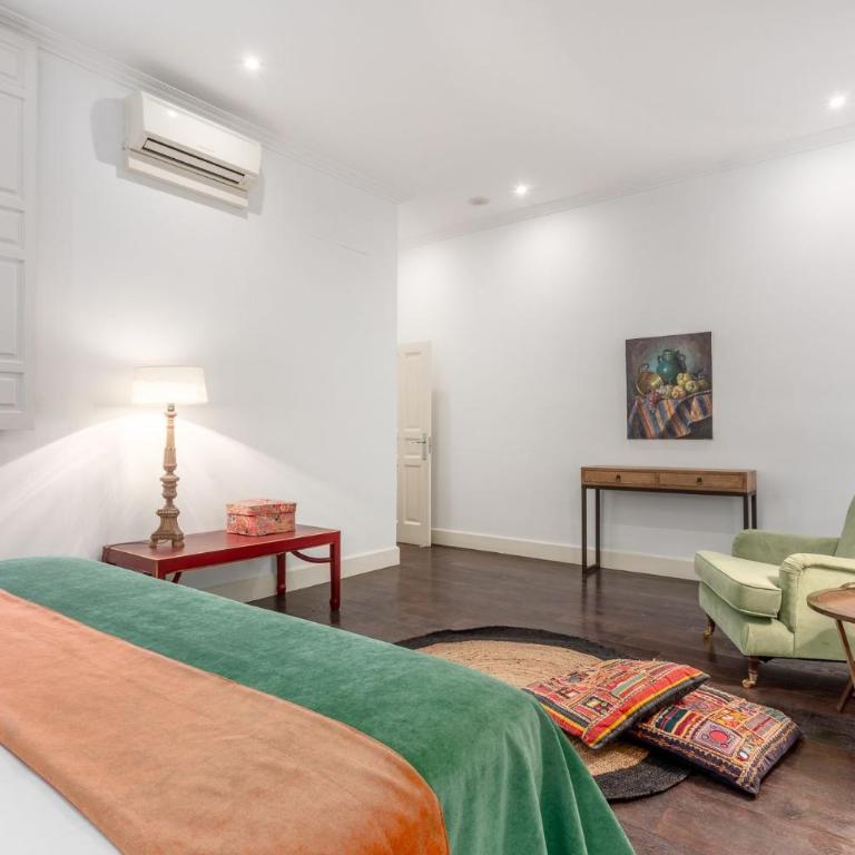 Elegant Spacious Apartment for 4 High Ceilings Natural Light Madrid - Two-Bedroom Apartment - 9