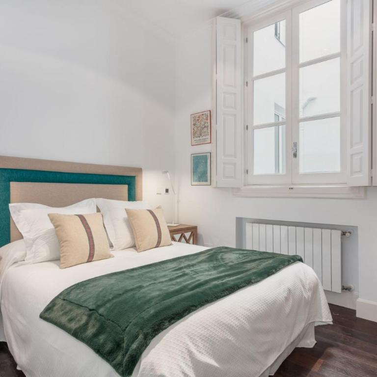 Elegant Spacious Apartment for 4 High Ceilings Natural Light Madrid - Two-Bedroom Apartment - 14
