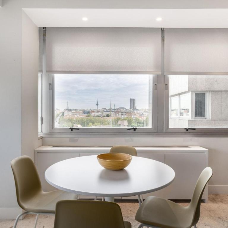 Stylish 1BR Apartment with City Views – Colón - One-Bedroom Apartment - 4