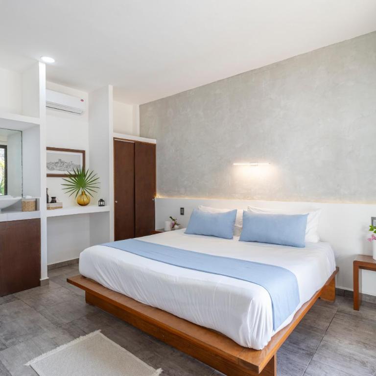 Areia Playa del Carmen - Beach Front Hotel - King Suite with Pool View - 5