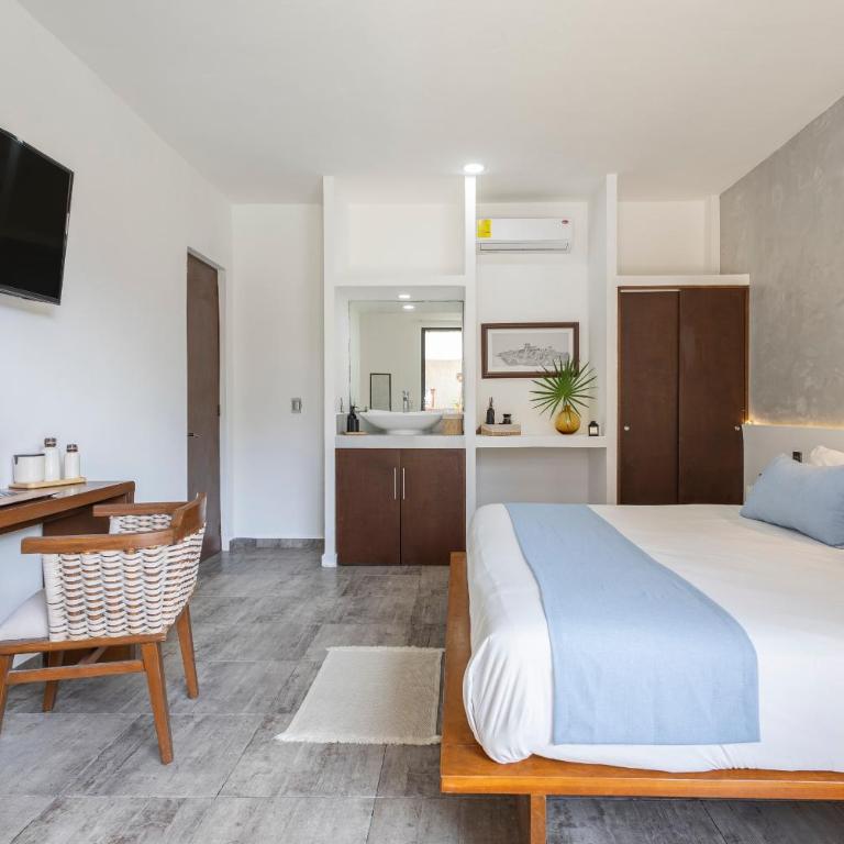 Areia Playa del Carmen - Beach Front Hotel - King Suite with Pool View - 6