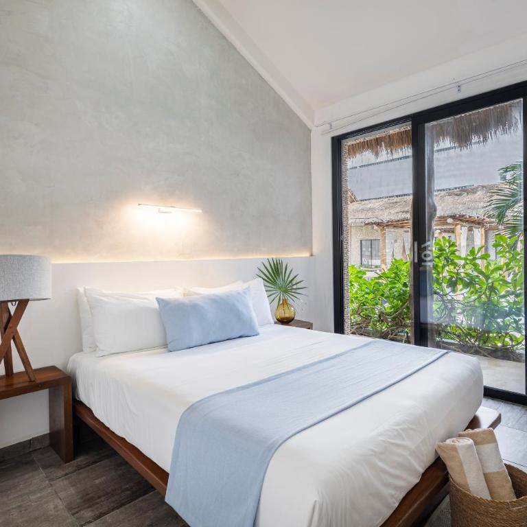 Areia Playa del Carmen - Beach Front Hotel - Queen Suite with Pool View - 6