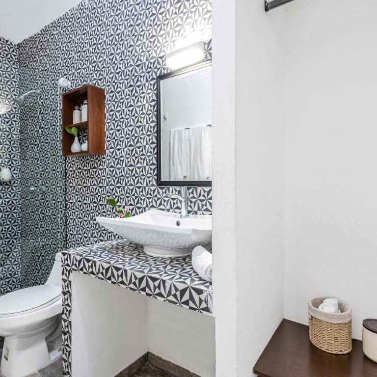 Areia Playa del Carmen - Beach Front Hotel - Queen Suite with Pool View - 3