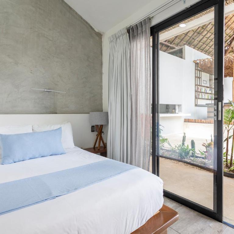 Areia Playa del Carmen - Beach Front Hotel - Small Double Room - 2