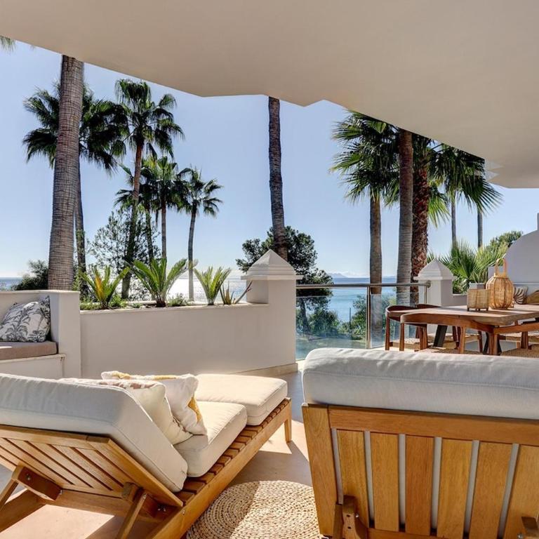 Apartment Diez in Estepona spacious balcony and sea view - Three-Bedroom Apartment - 3