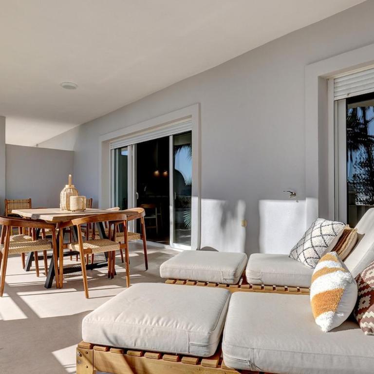 Apartment Diez in Estepona spacious balcony and sea view - Three-Bedroom Apartment - 4