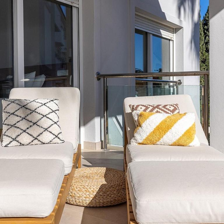 Apartment Diez in Estepona spacious balcony and sea view - Three-Bedroom Apartment - 7