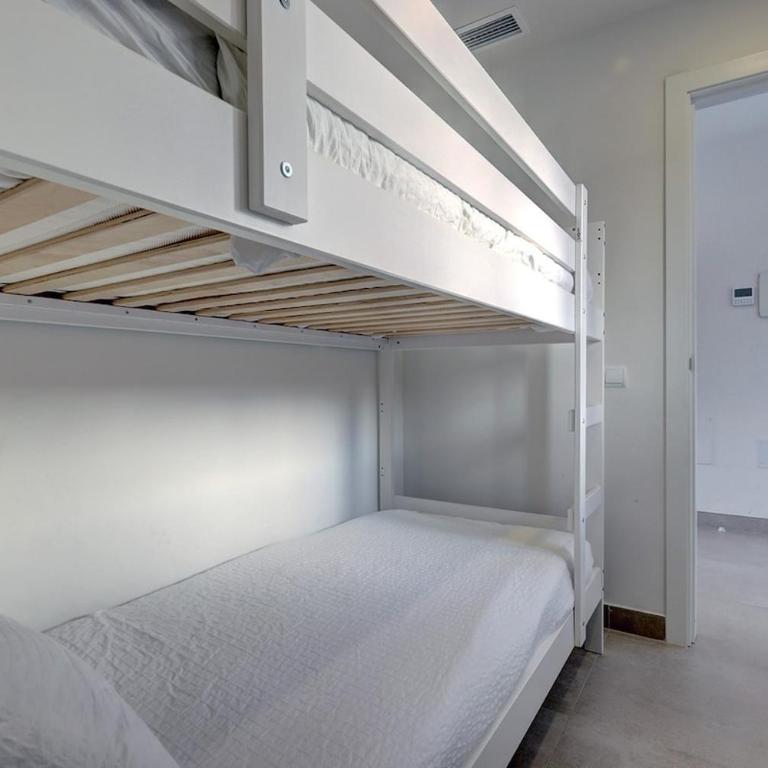 Apartment Diez in Estepona spacious balcony and sea view - Three-Bedroom Apartment - 28