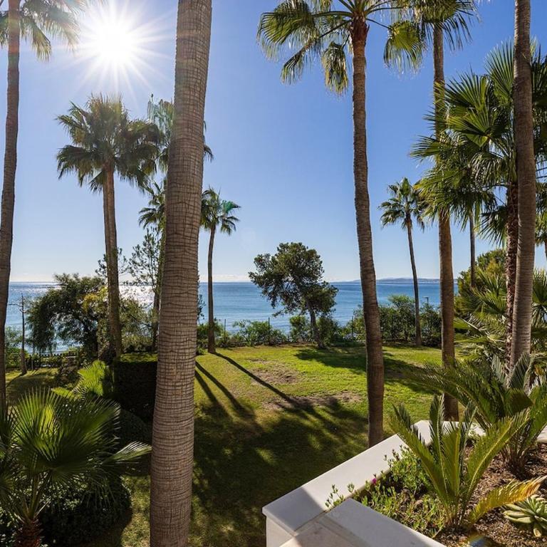 Apartment Diez in Estepona spacious balcony and sea view - Three-Bedroom Apartment - 40