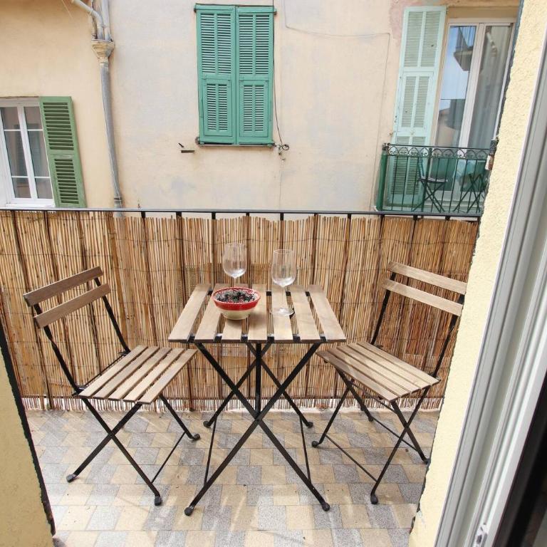 Appartement de charme centre vieux village - Appartement 2 Chambres - 27