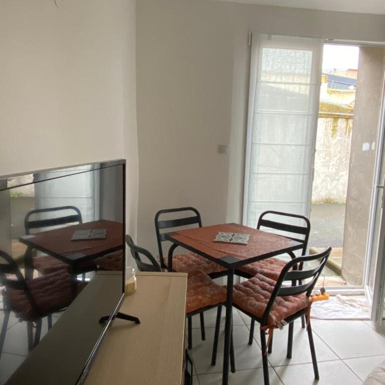 Duplex quartier calme et parking gratuit - Maison 1 Chambre - 12