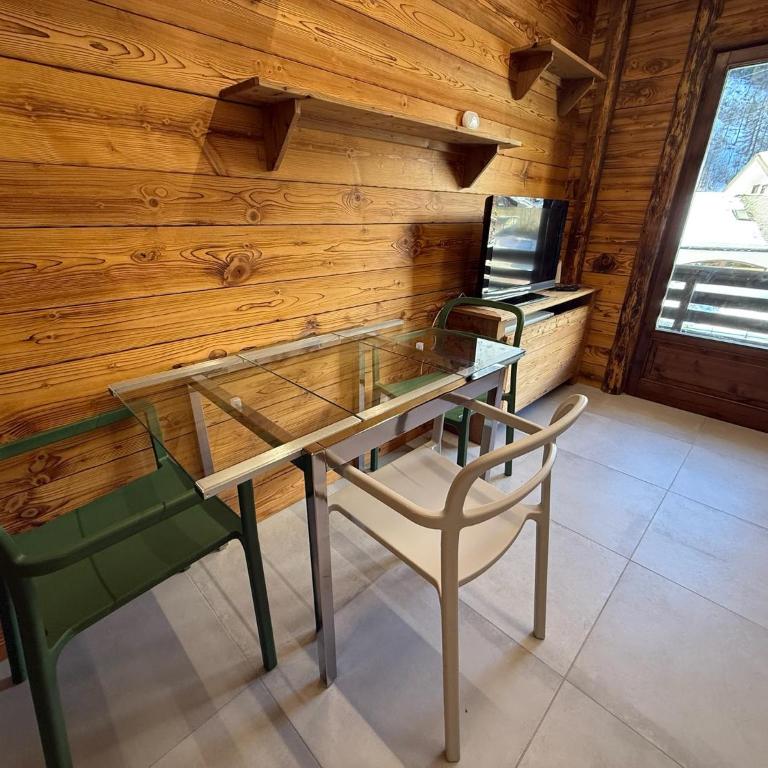 Tiny Charming Apartment close to the ski slopes - Studio Apartment - 8