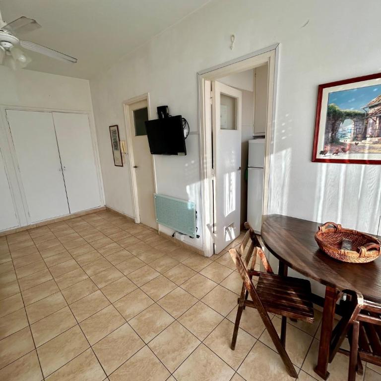 Monoambiente Centro a 2 cuadras de la playa - One-Bedroom Apartment - 8
