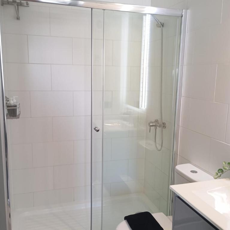 Comfortable and stylish fully equipped apartment just steps from the metro - One-Bedroom Apartment - 2