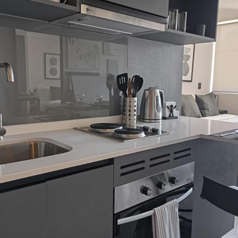 Comfortable and stylish fully equipped apartment just steps from the metro - One-Bedroom Apartment - 8