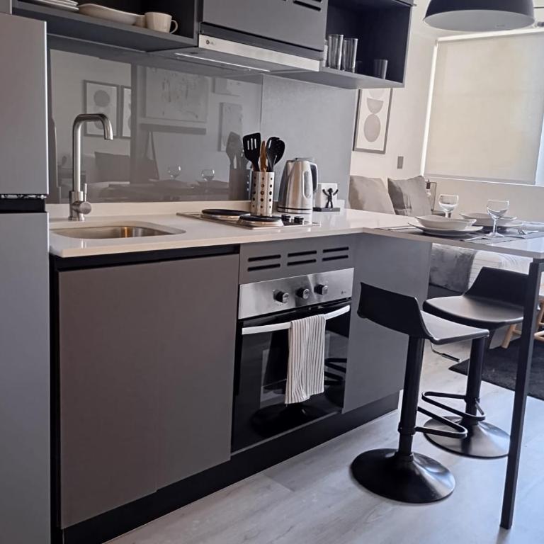 Comfortable and stylish fully equipped apartment just steps from the metro - One-Bedroom Apartment - 9