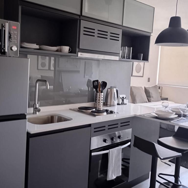 Comfortable and stylish fully equipped apartment just steps from the metro - One-Bedroom Apartment - 11