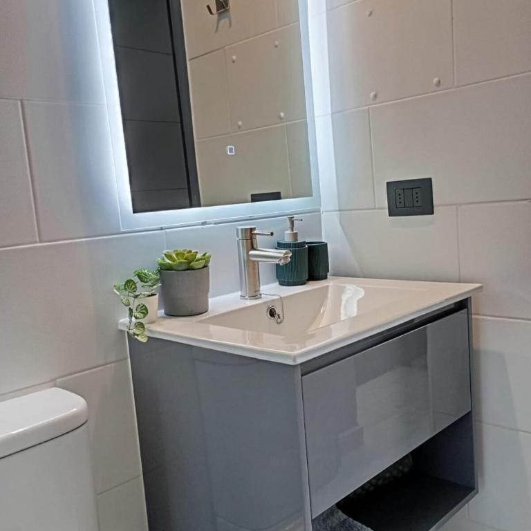 Comfortable and stylish fully equipped apartment just steps from the metro - One-Bedroom Apartment - 13