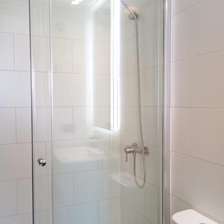Comfortable and stylish fully equipped apartment just steps from the metro - One-Bedroom Apartment - 22