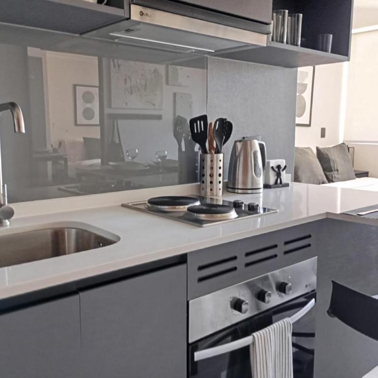 Comfortable and stylish fully equipped apartment just steps from the metro - One-Bedroom Apartment - 24