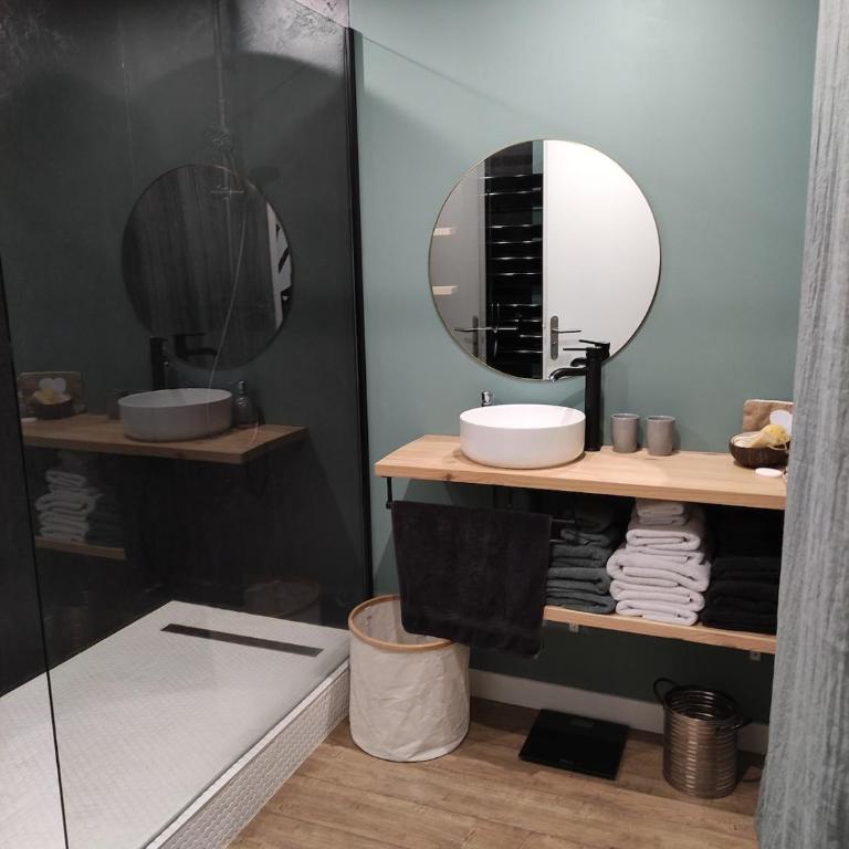 Angers appart 65m2 proche centre ville, parking - Appartement 2 Chambres - 7