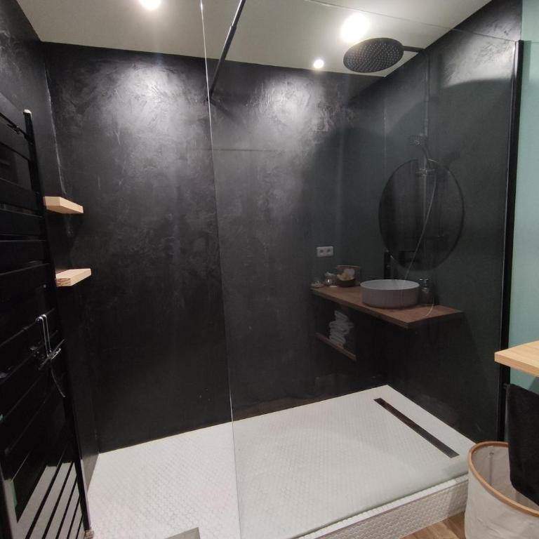 Angers appart 65m2 proche centre ville, parking - Appartement 2 Chambres - 34