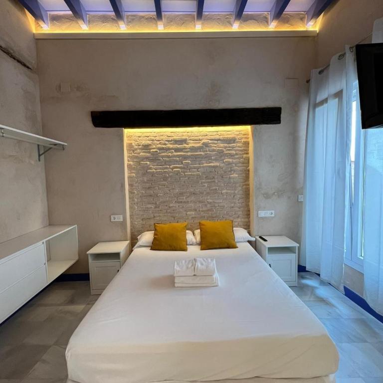 Philippe's Home Triana - Two-Bedroom Apartment - 19