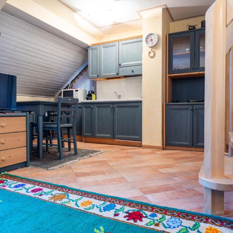 Cesa Malvi - Appartamento con 2 Camere da Letto e Balcone - 2