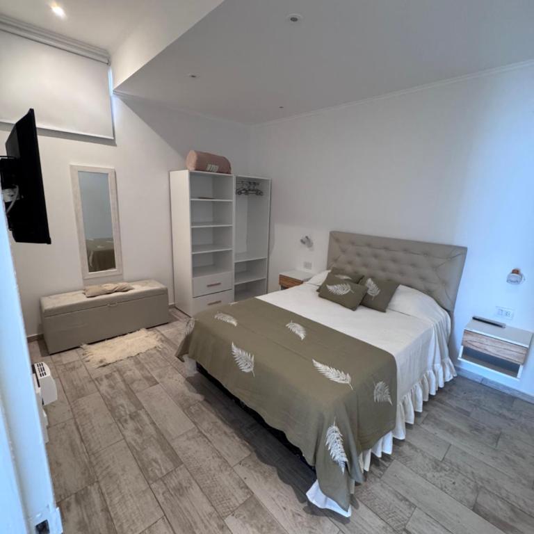 Orange - One-Bedroom Apartment - 1