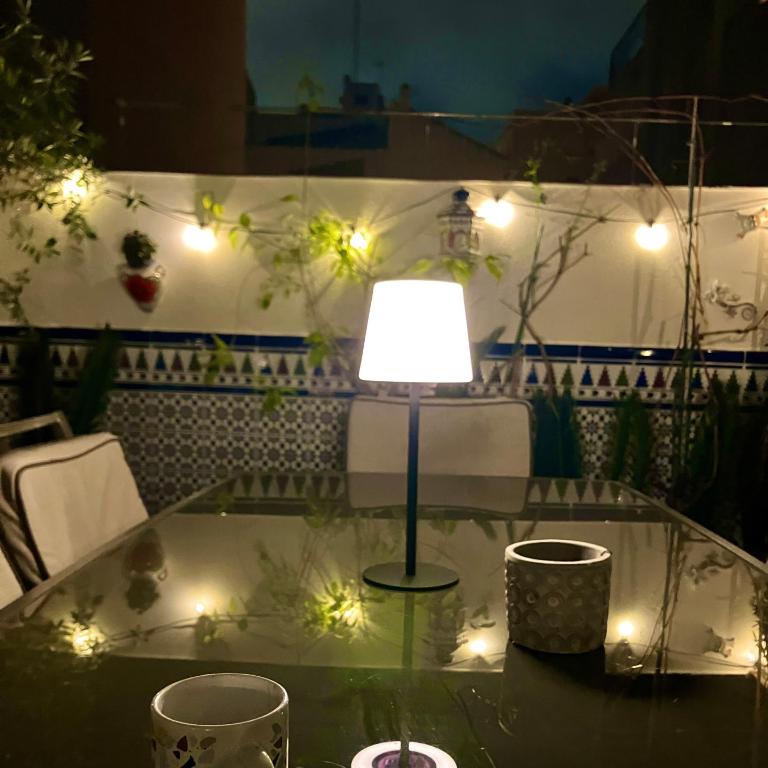 Maravilloso apartamento céntrico de 70m2, jardín propio 40m2 con piscina para niños y parking opcional - Apartamento de 1 dormitorio - 29