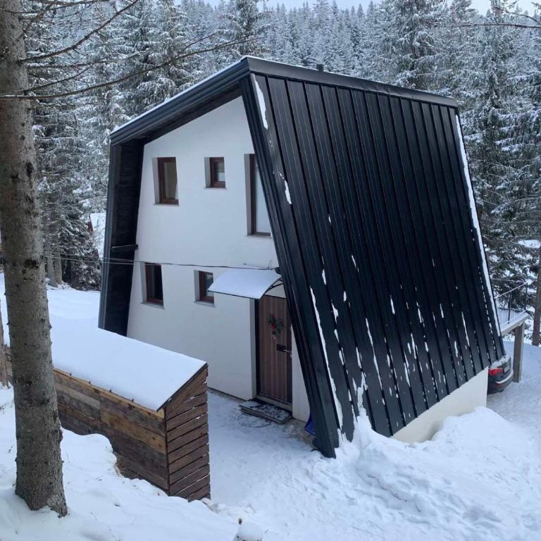 Vikendice Jahorinska Dvorišta 1 - Three-Bedroom House - 2